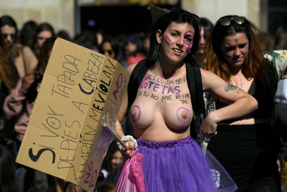 Fucking hairy women in the forest