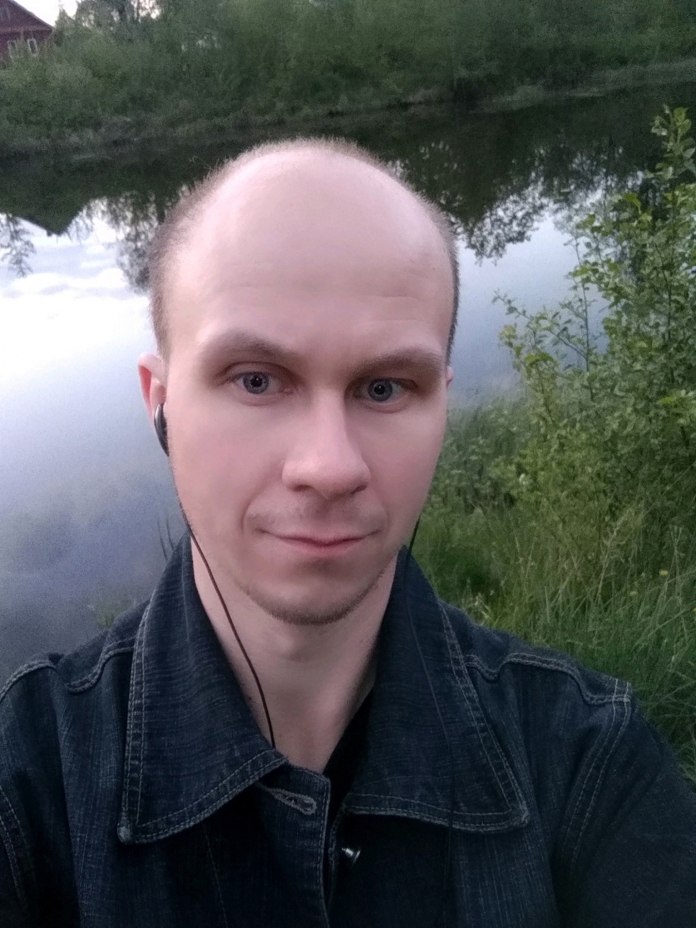 Russian women naked on the river