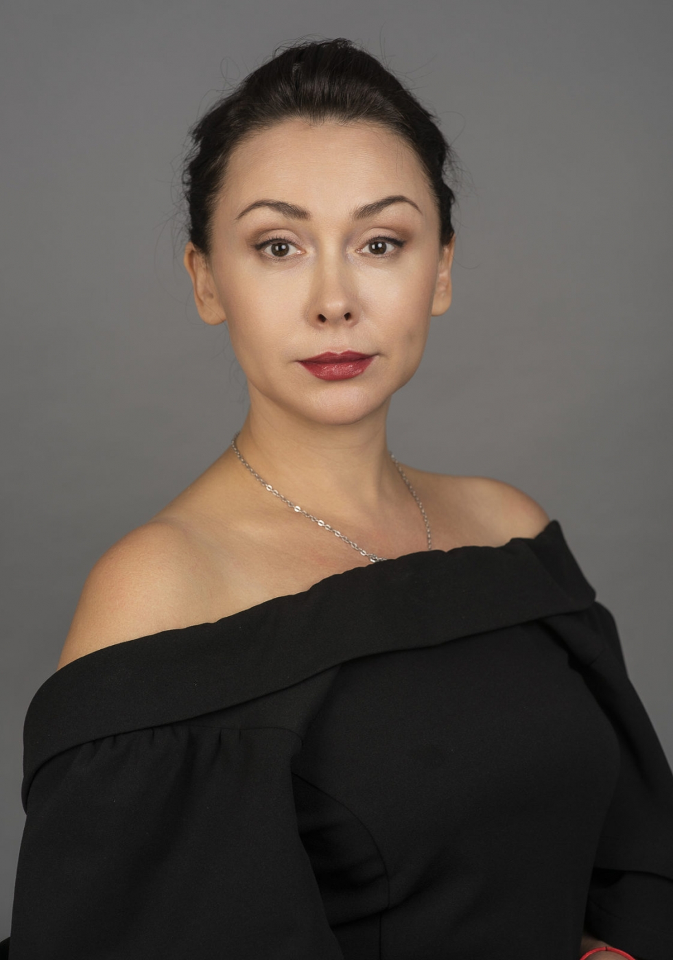 Julia Snigir undresses