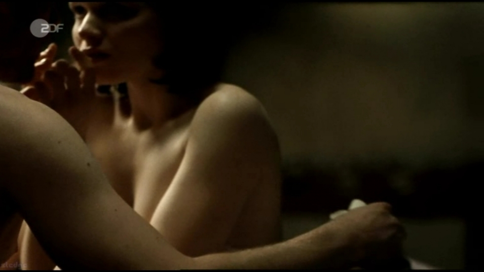 Berta grew actress perfume naked