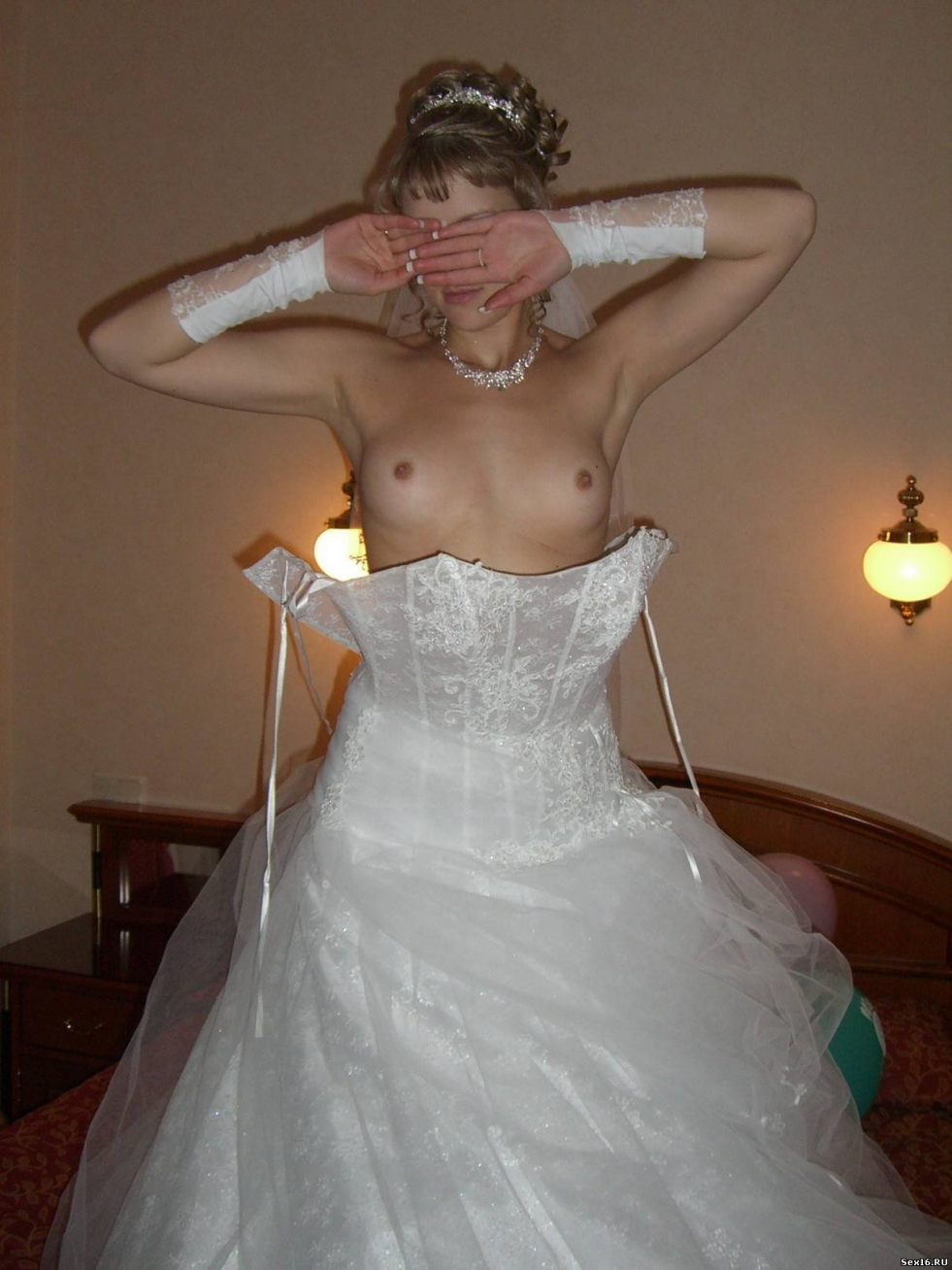 Bride showed pussy