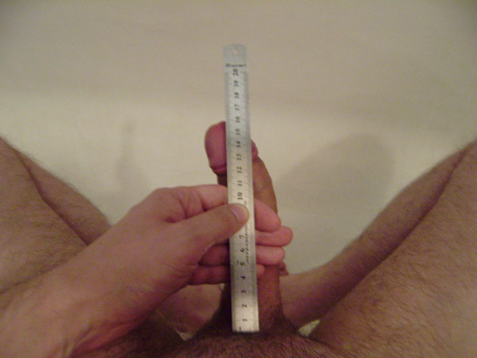Member of measures the 16 cm ruler