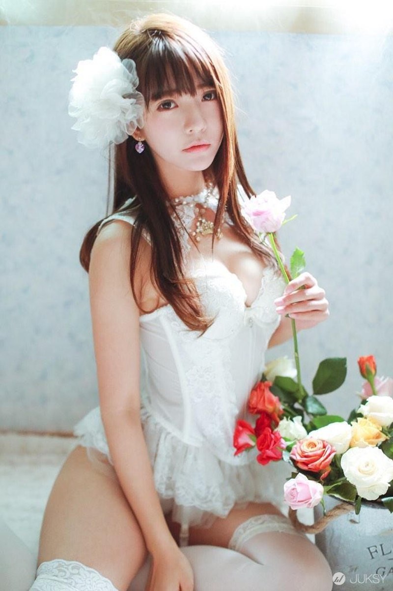 Beautiful Asian girls in the bottom