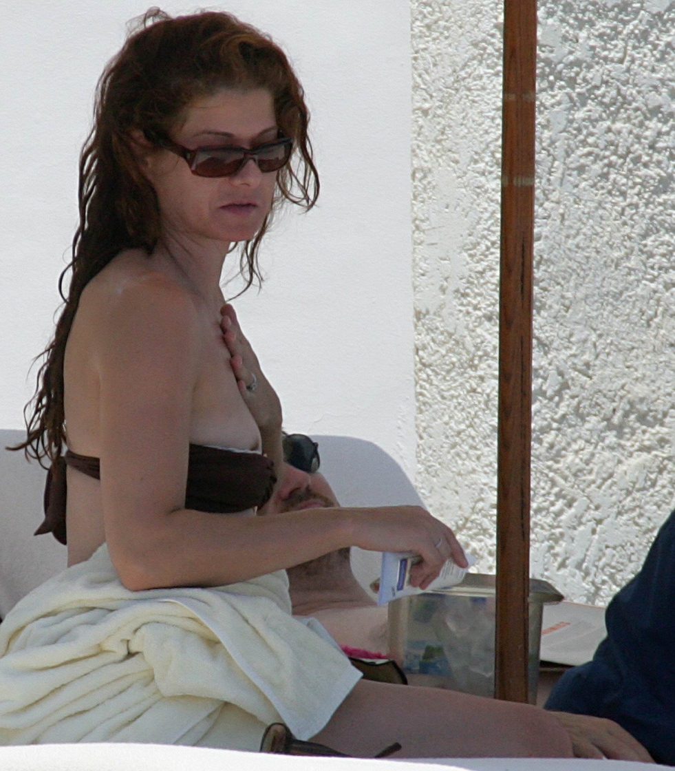 Debra Messing Photo Naked