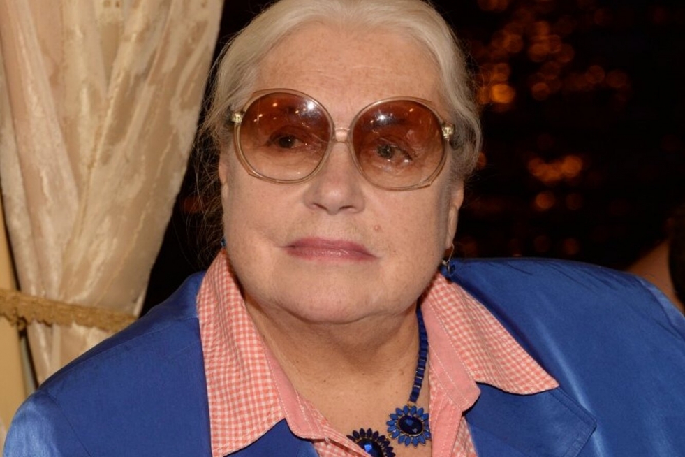 Naked leading Arina Sharapova