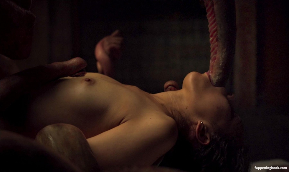 Vagina Nikia A squatting