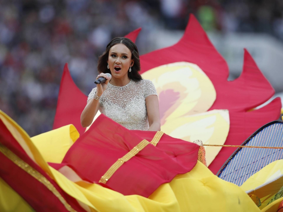 Aida Garifullina Decolte