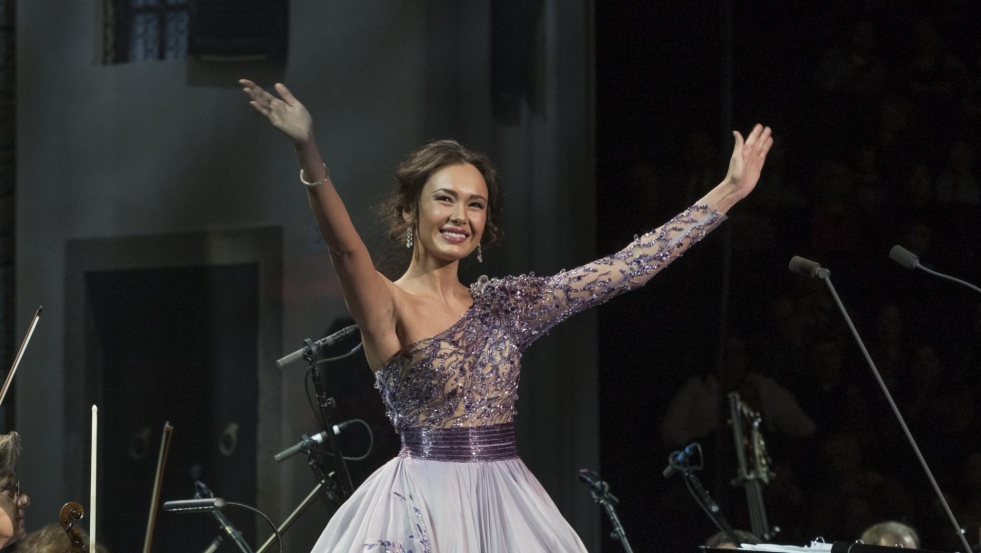 Aida Garifullina on stage