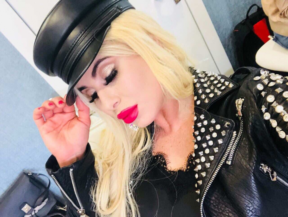 Alena Anders Lonelia