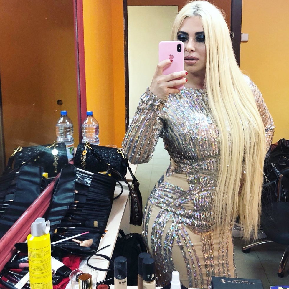 Maxine Holloway Biography