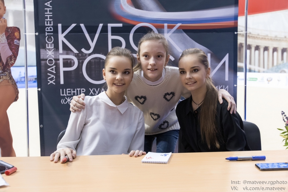 Gymnasts Dina and Arina Averina