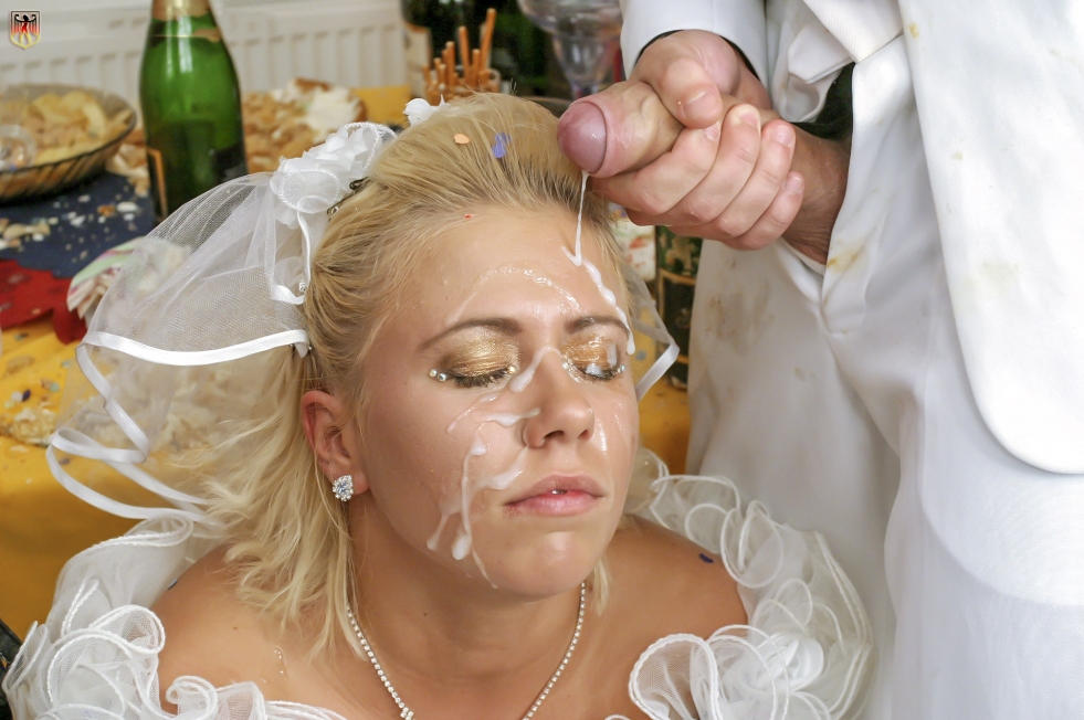 Bride at the wedding cumshot in his mouth