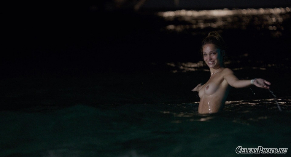 1977 Moment Madness (Fr. Un Moment d'Égarement) naked