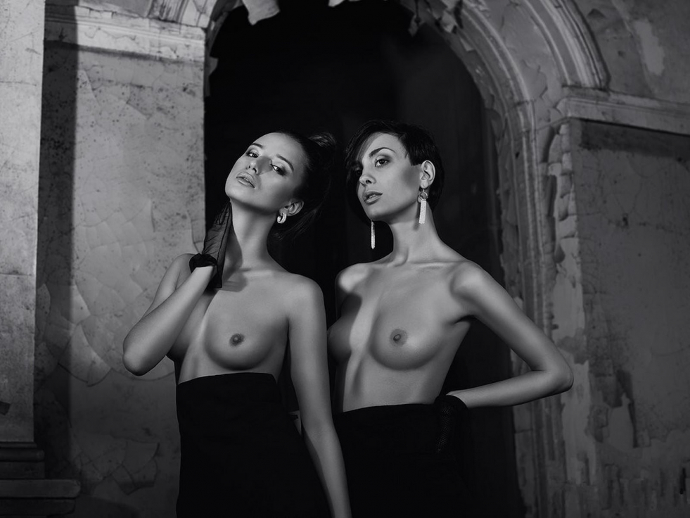 Naked beauty Paulina Krupinsk