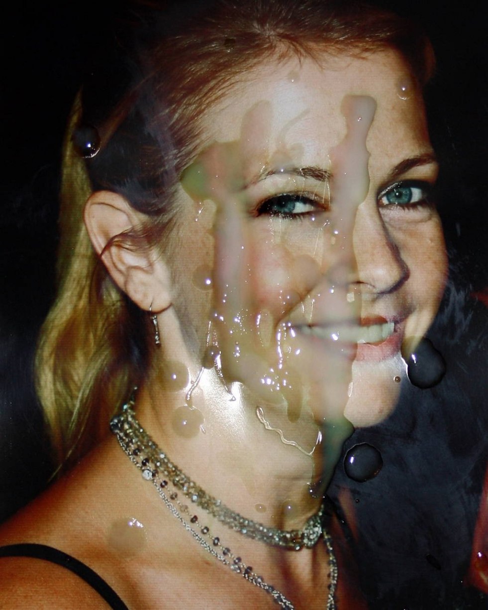 Melissa Joan Hart Fakes Naked