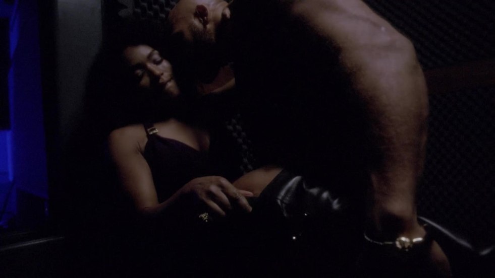 Angel Bassett Black Panther Naked knitted connected