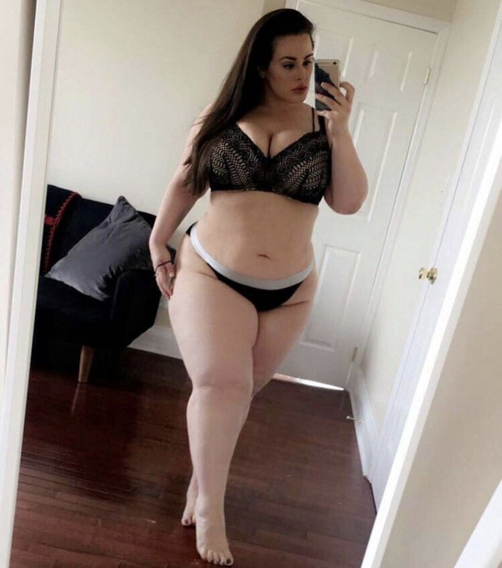 Cute Chubby Hosewife Playing Wit Herself Porn