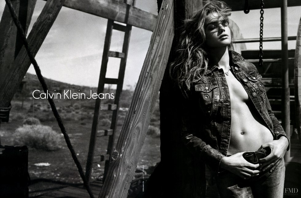 Amber Valletta Topless