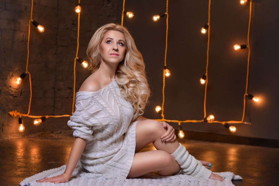 Alena Omovich Hot photos