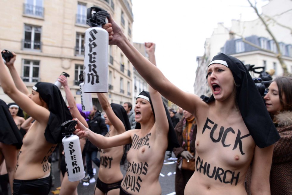 Feminists naked in Moscow