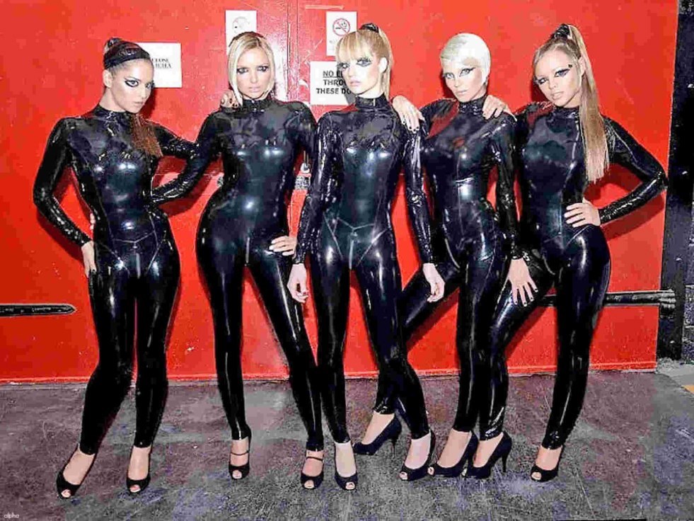 Candice Svenepol in Yellow