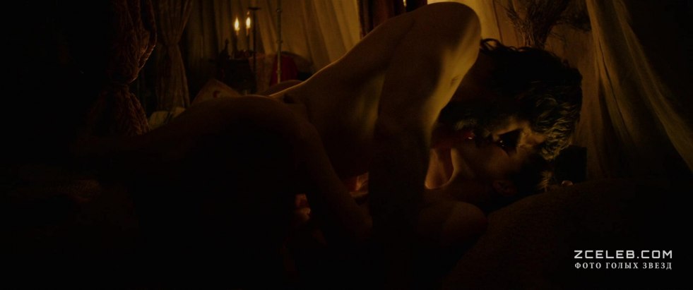 Florence Pugh Naked King Outside Law