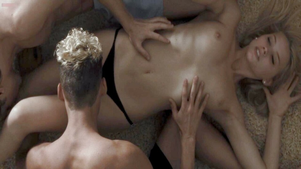 Amber Heard naked breasts