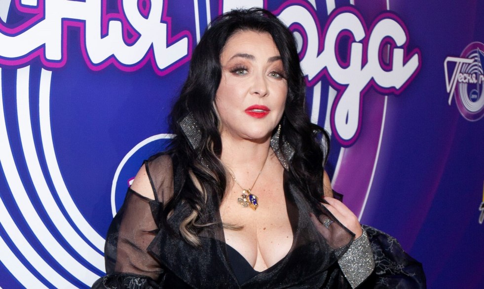 Lolita Milyavskaya neckline 2020