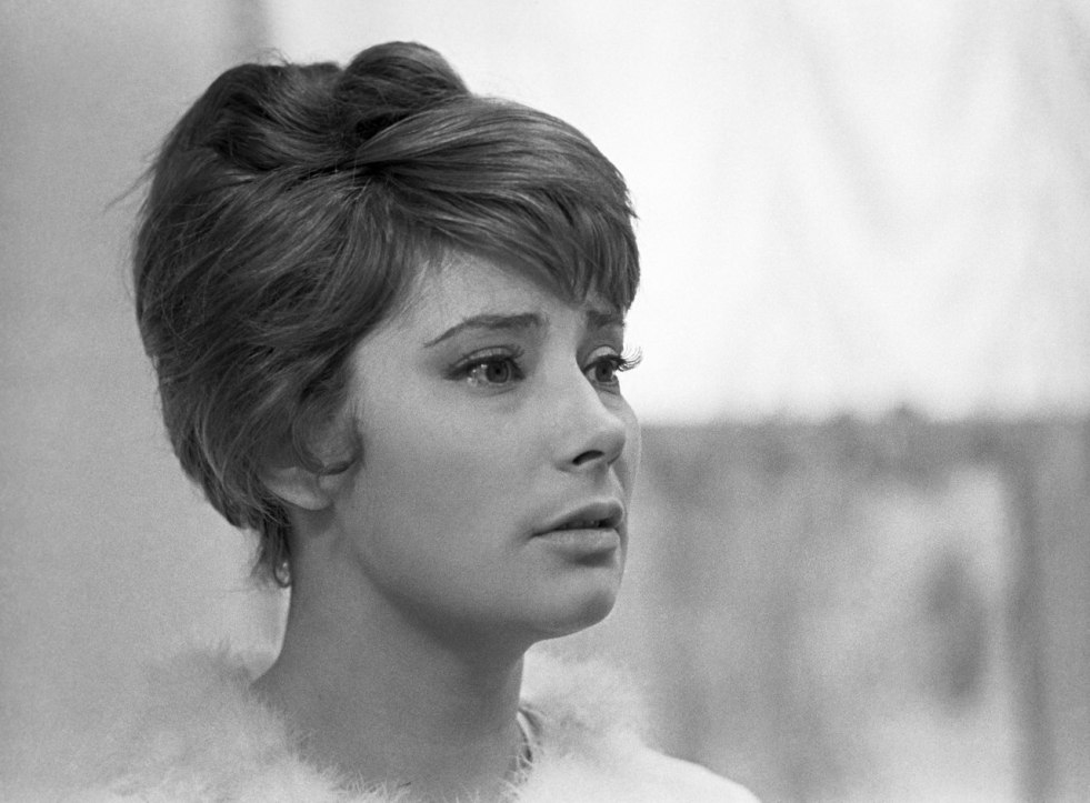 Mature curctured Laura