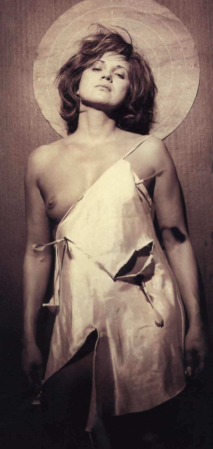 Naked Yolanda de Roenzo