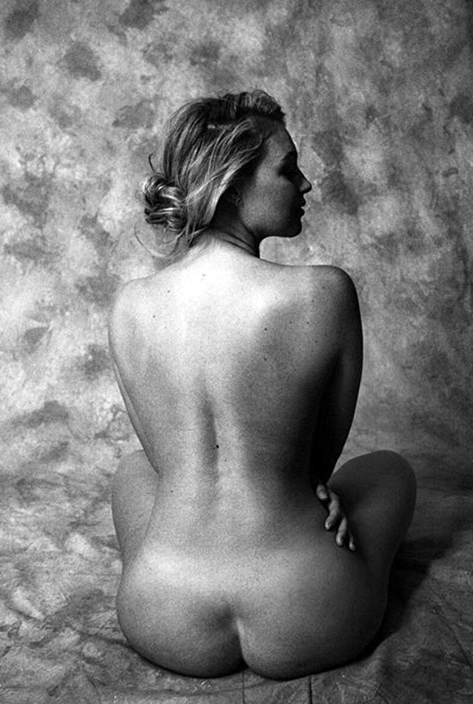 Iskra Arabella Lawrence 18