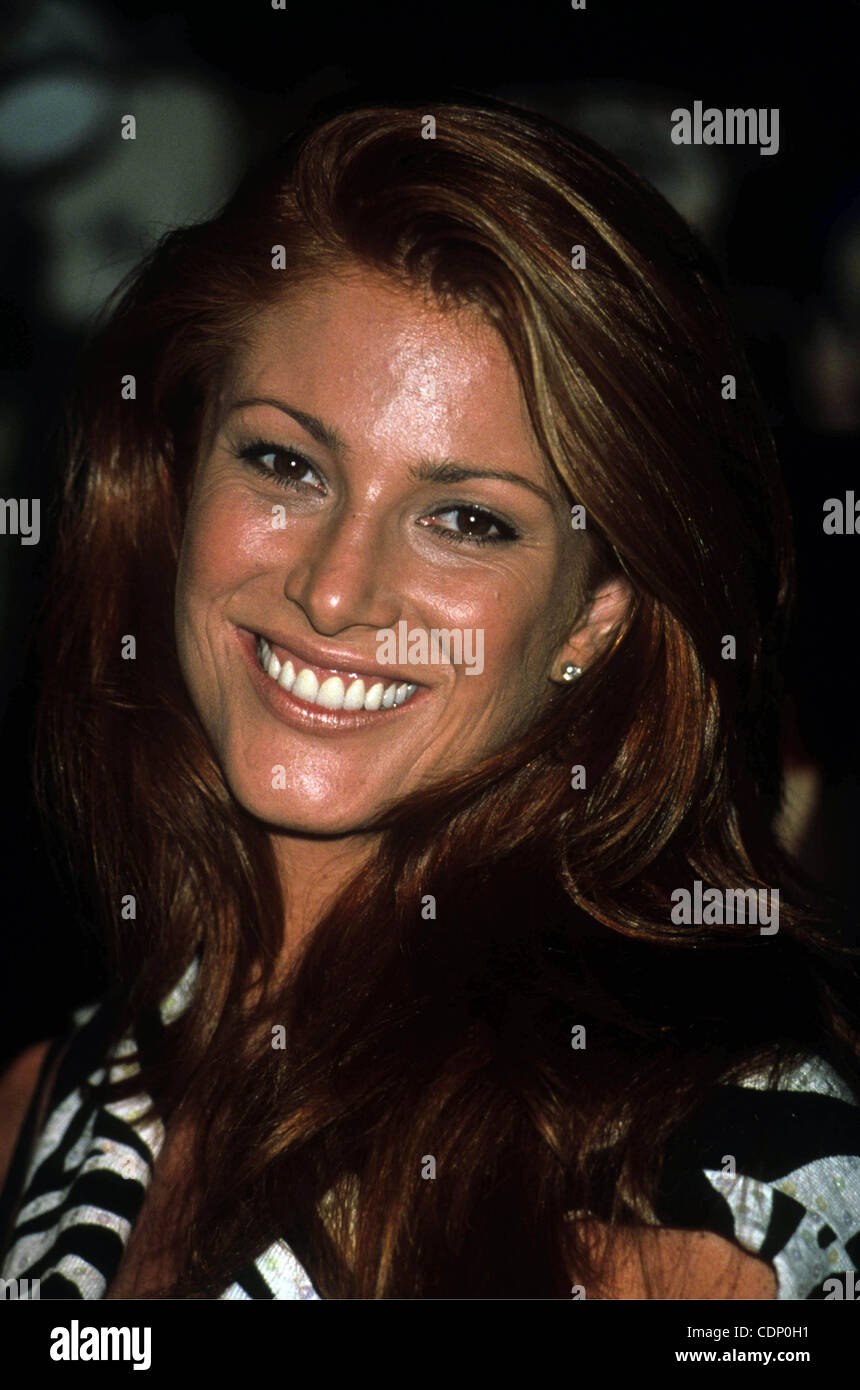 Angie Kuity (48 photos)