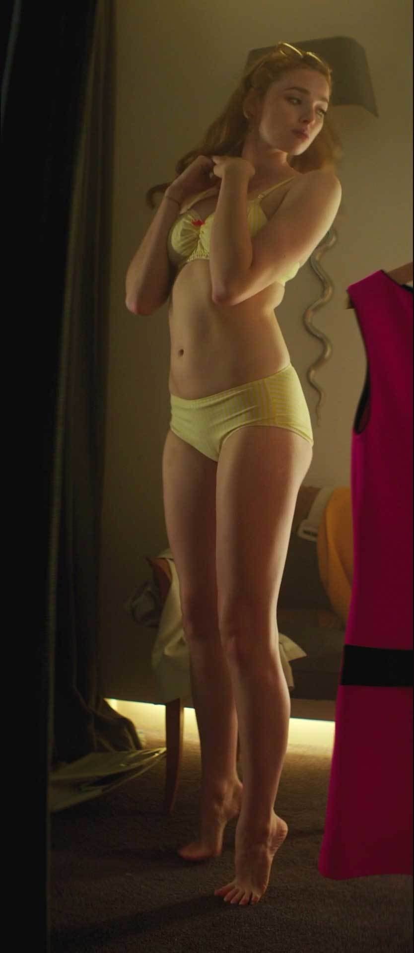 Freya Mauthor Lady in glasses and a gun in the car