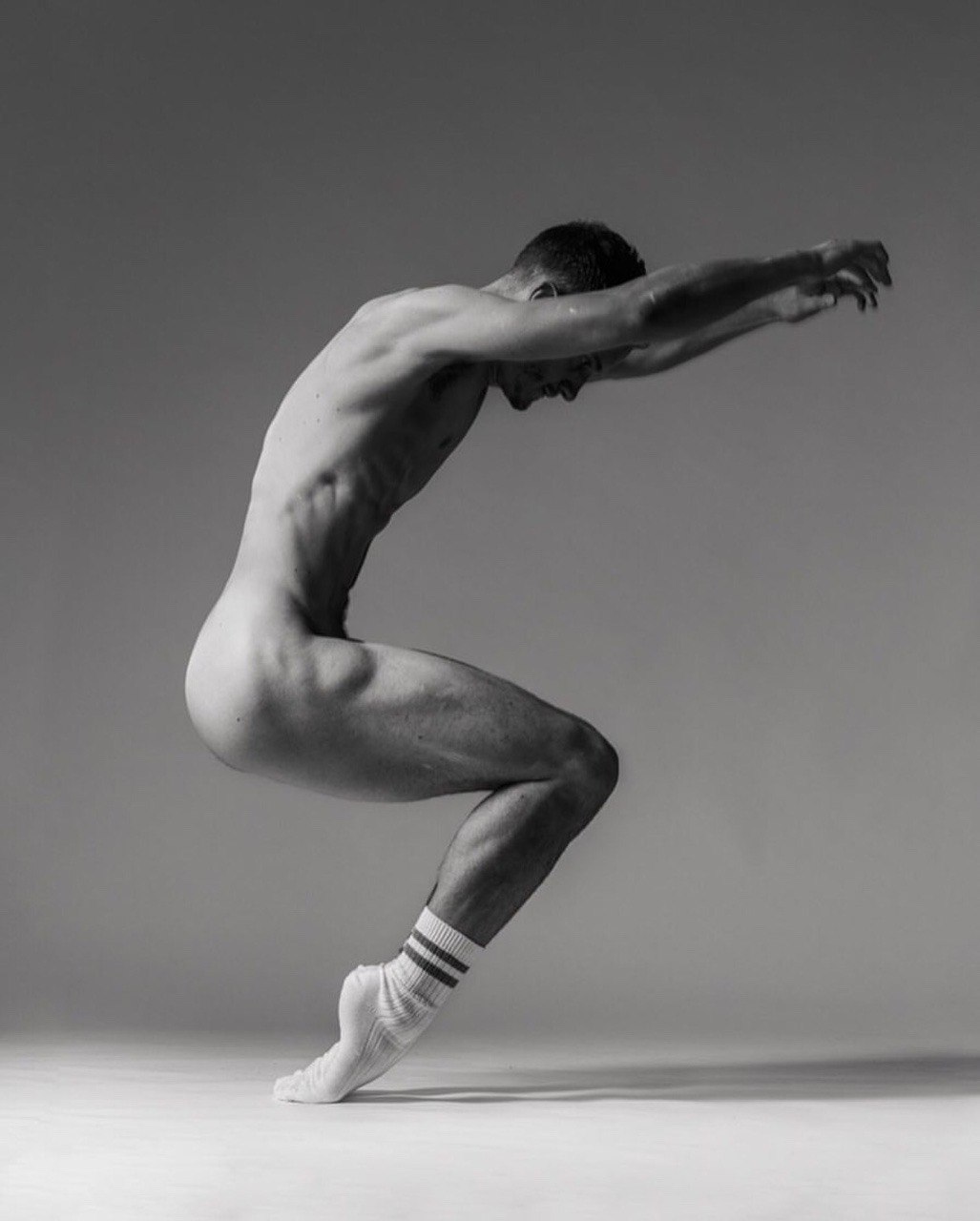 танец голые мужчины фото 33