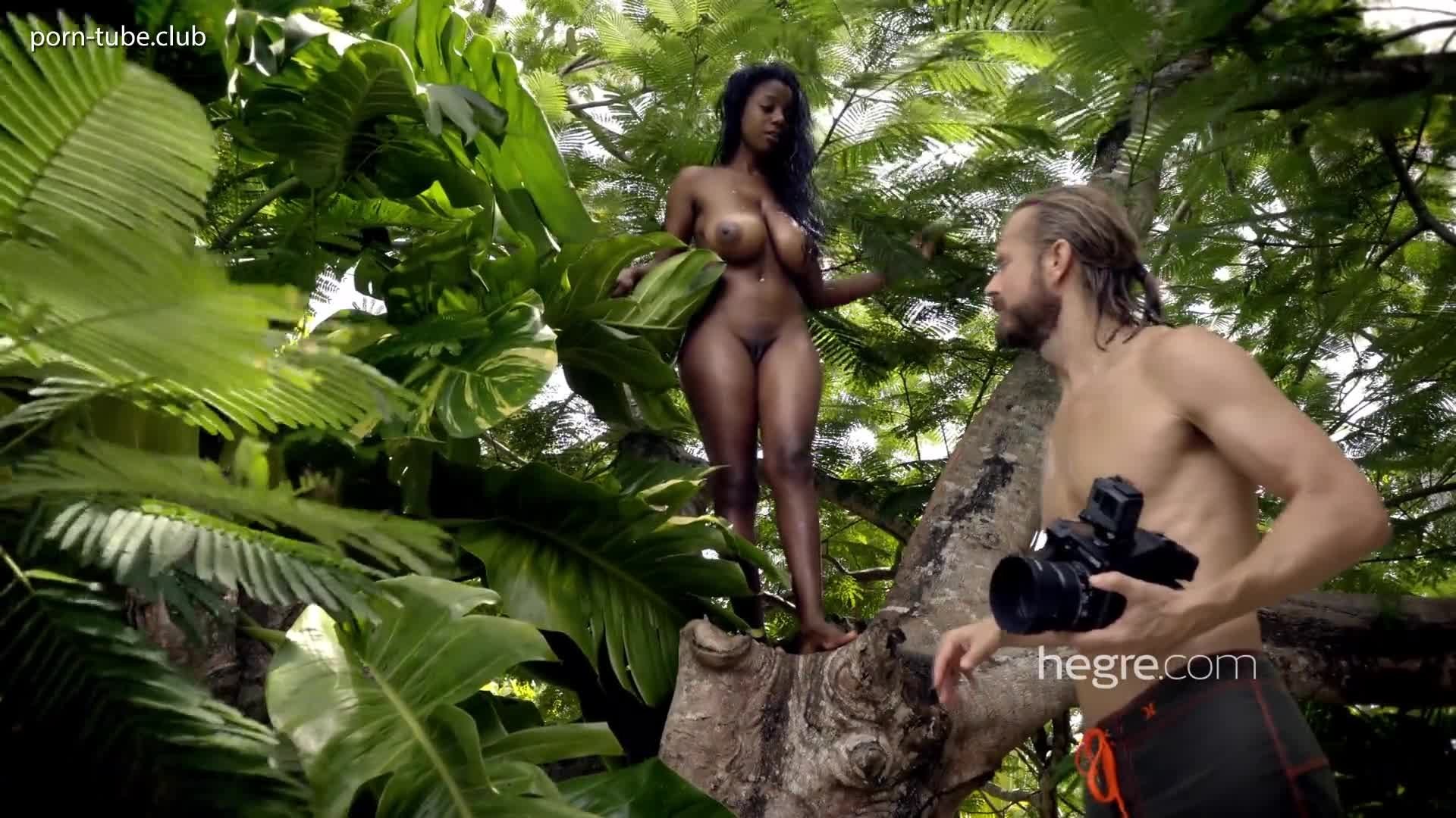 фильмы с голыми в джунглях фото 11