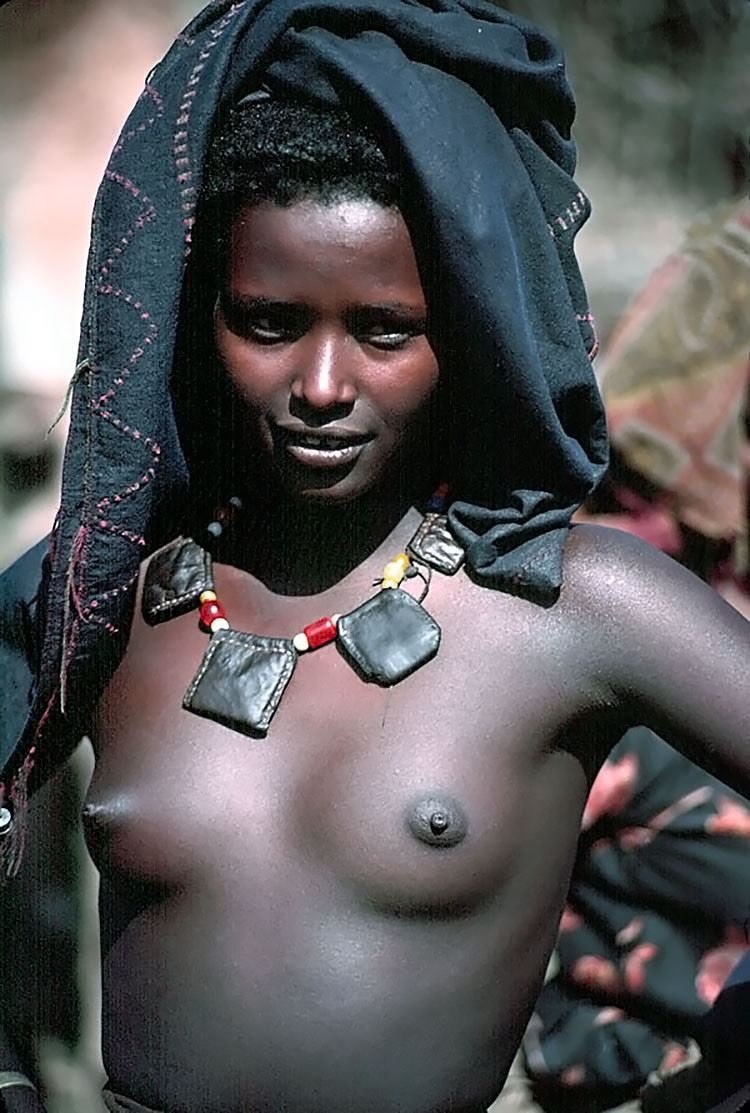 Naked charms of Ethiopok