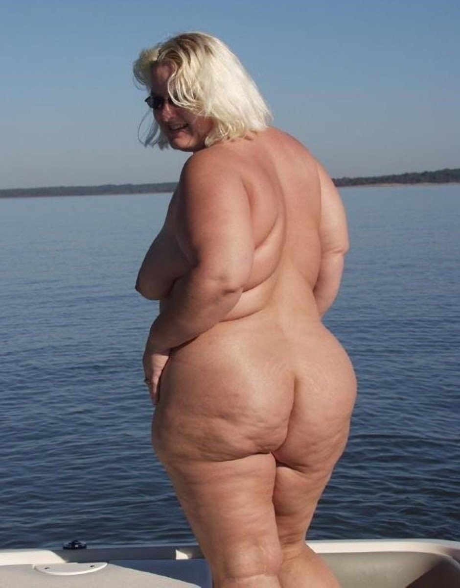 Fat old women in swimsuits (53 photos)