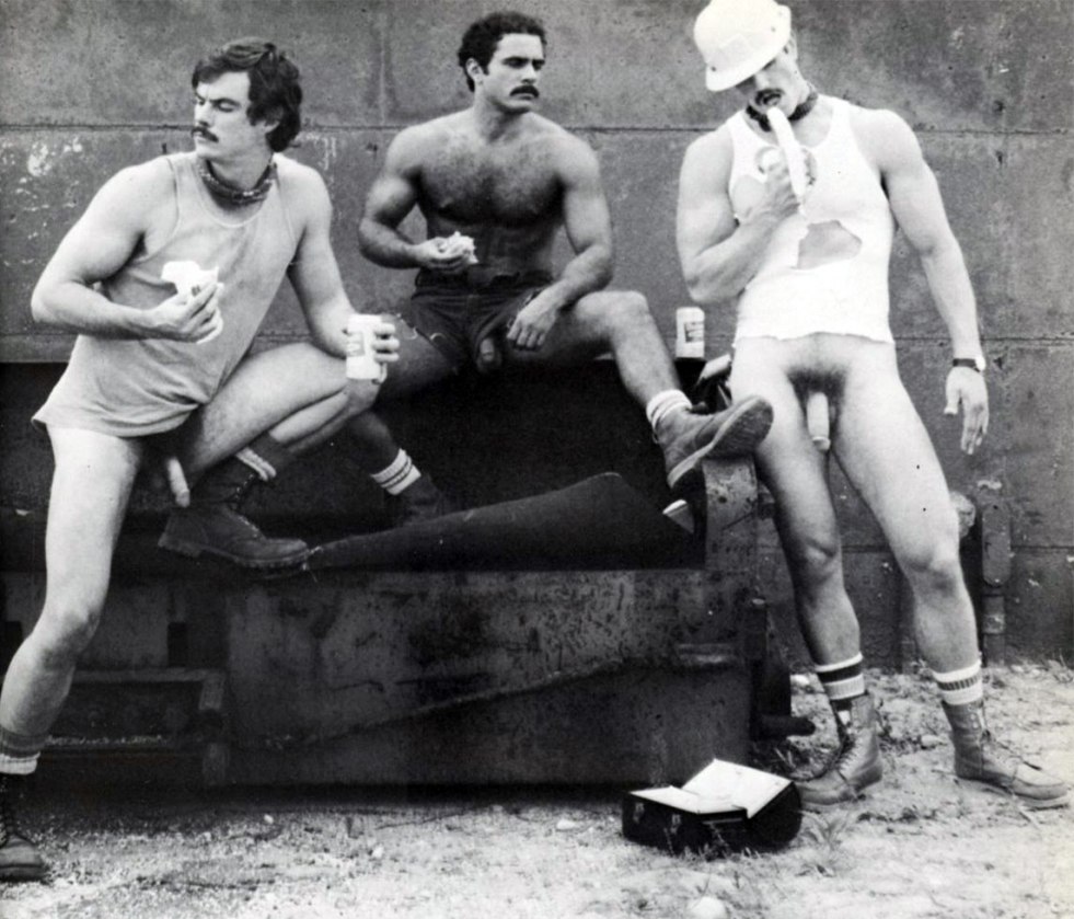 Sex Photo Retro Gay Twink Blow Jobs XXX JP GETS DOWN TO SERVICE MITCHS FIRM MAN