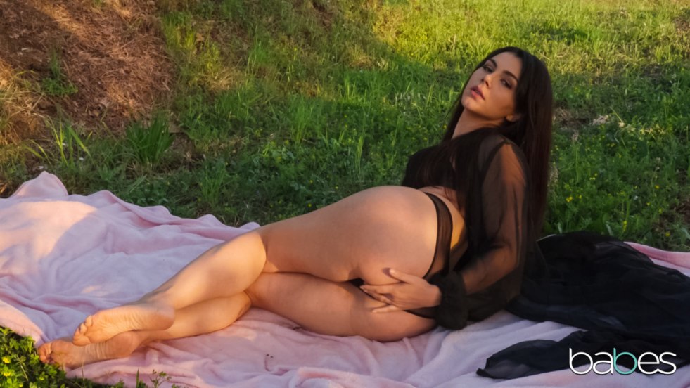 Lucy Pinder Chest Naked