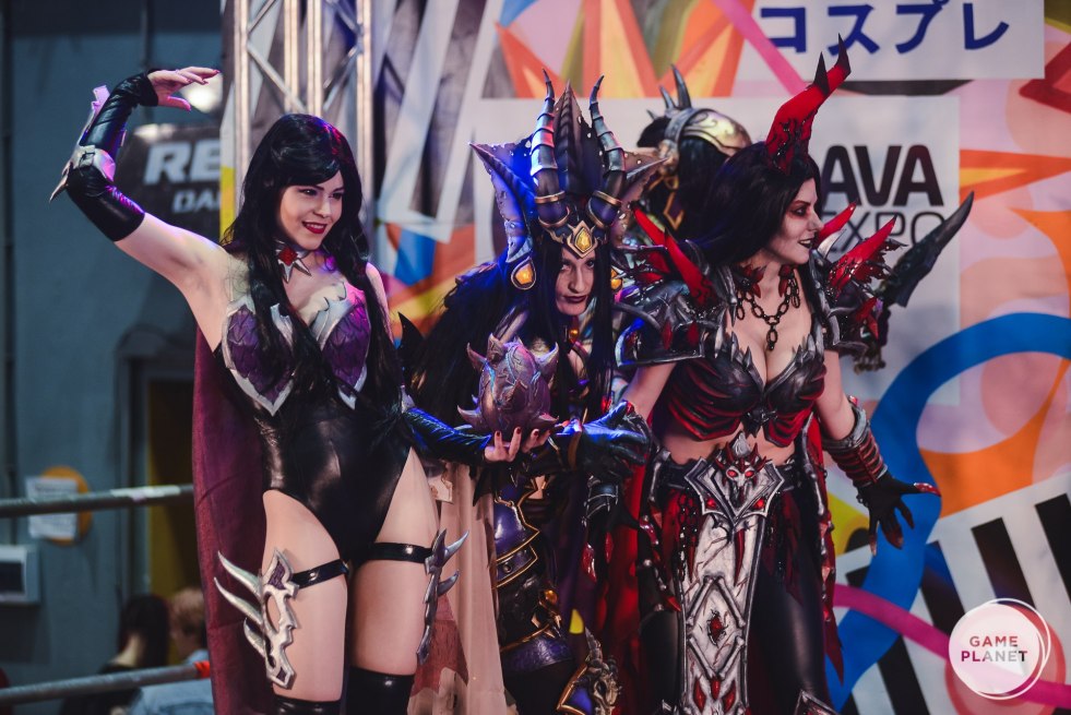 Erotic cosplay on comicone