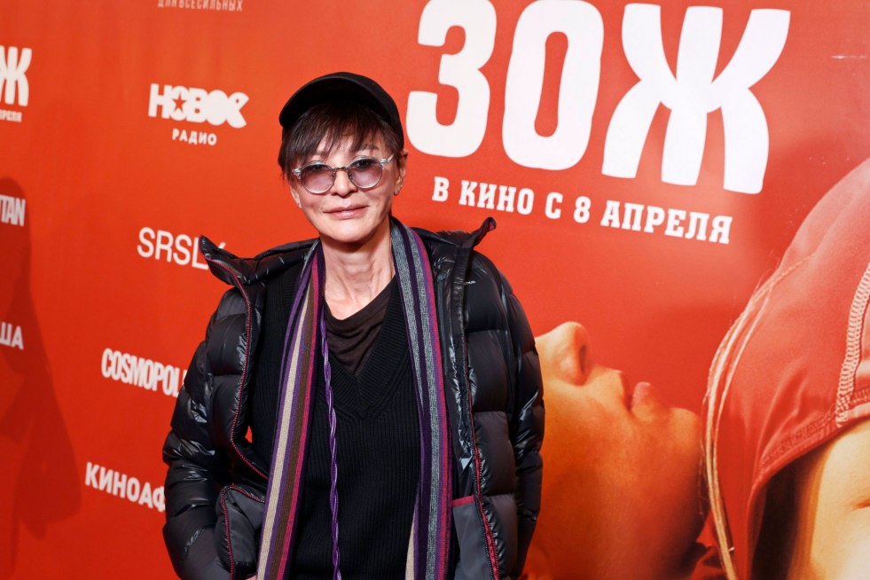 Cum in hairy pussies