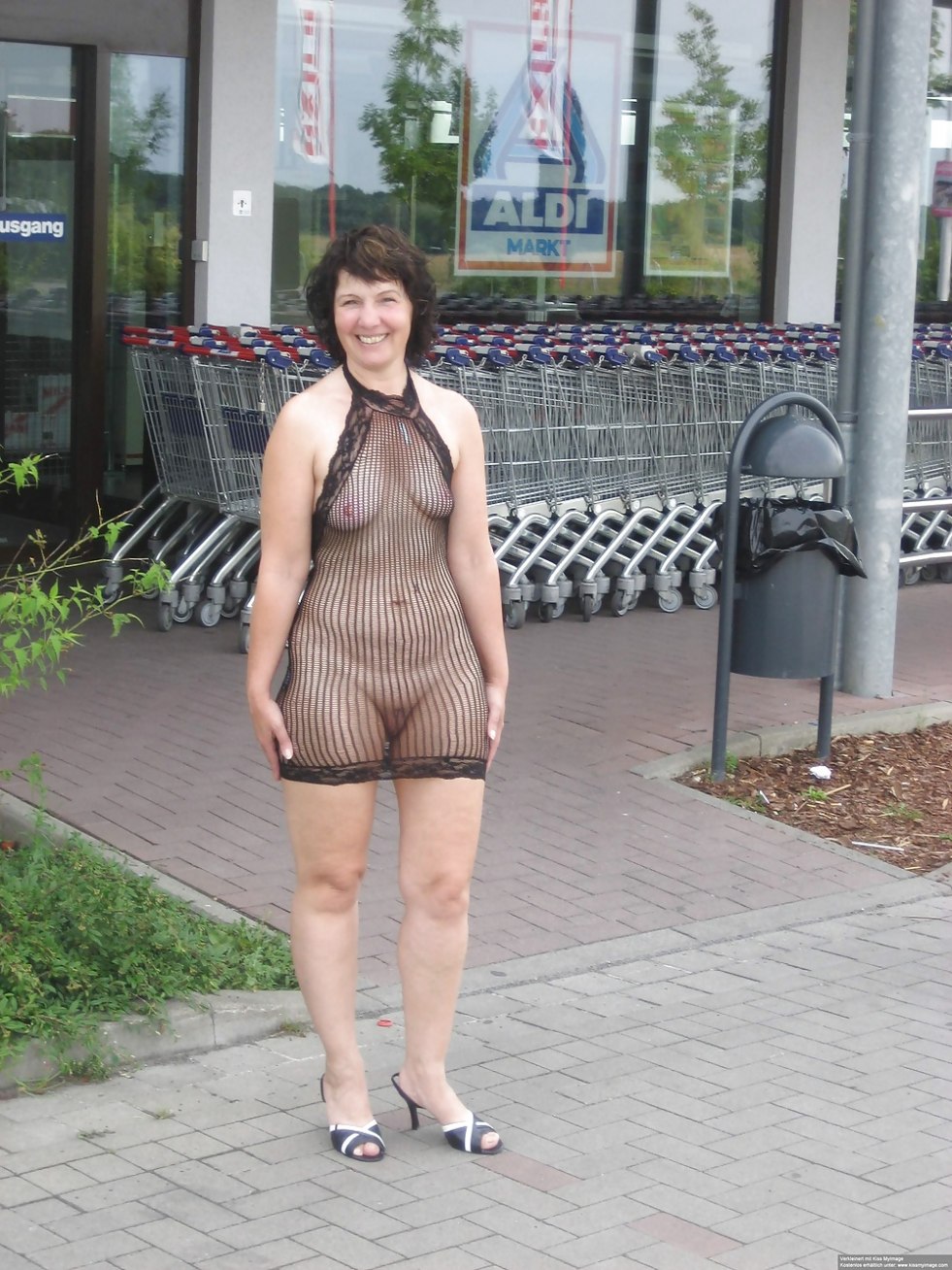 Older women without linen