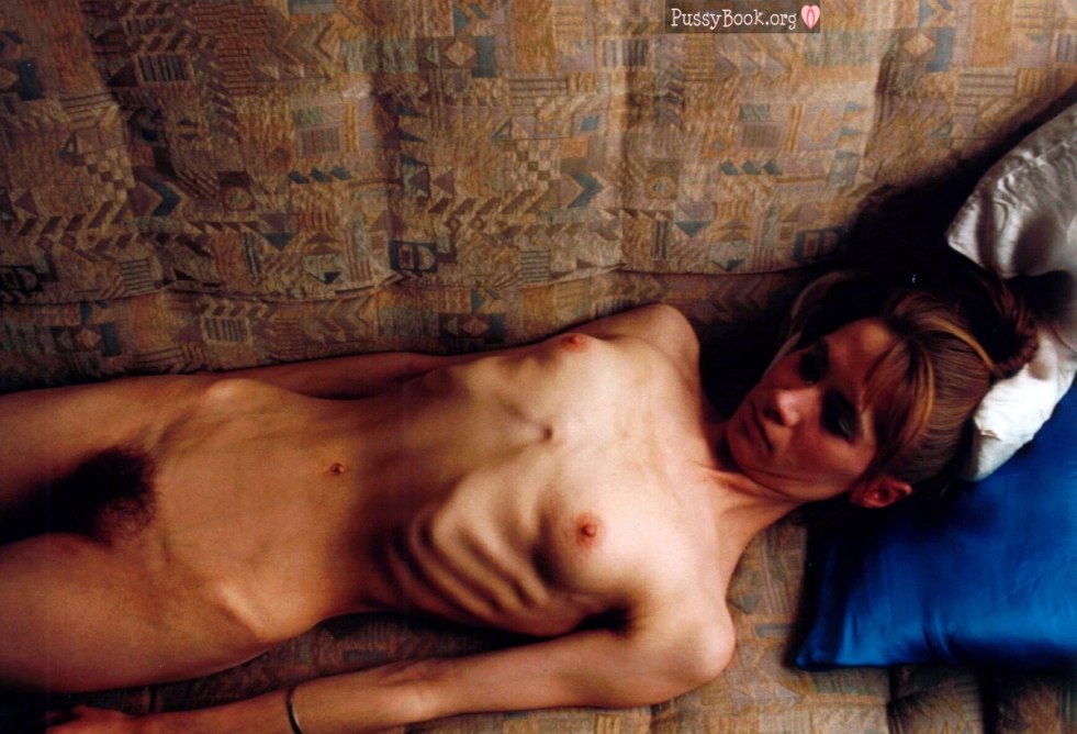 Anoreksichki naked brunette