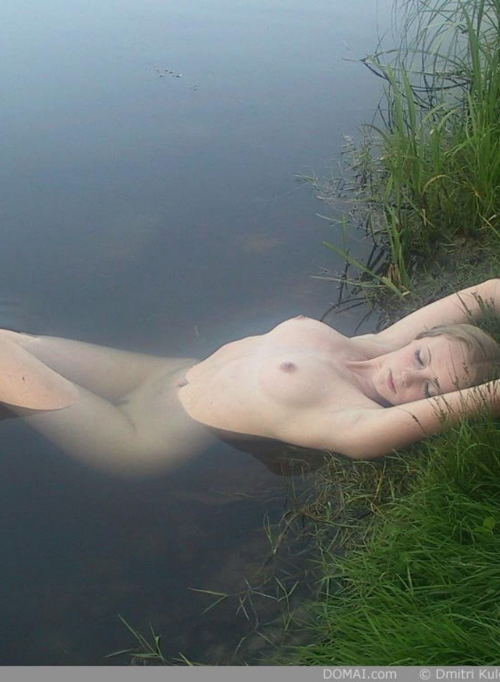 Naked girls in the lake bathed