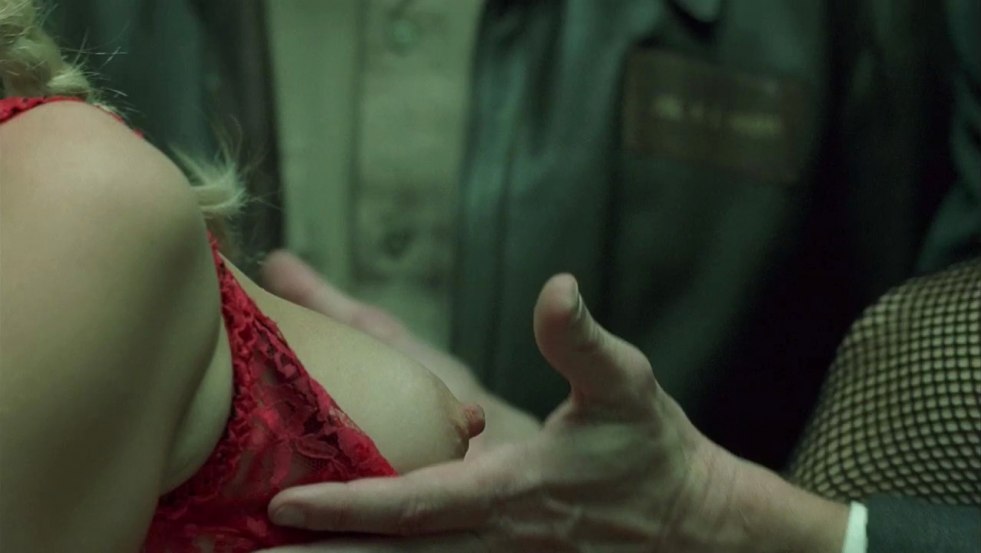 Maria Bello naked in the movie autofocus