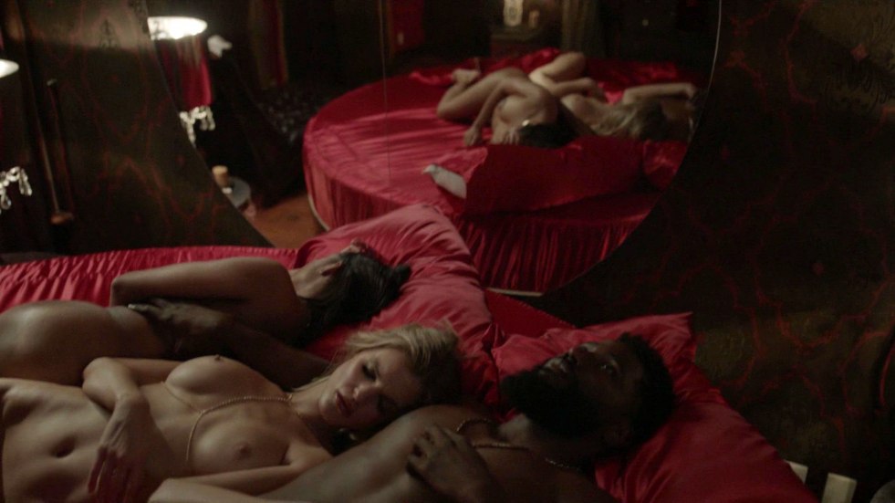 Kaley Cuoco nude photos