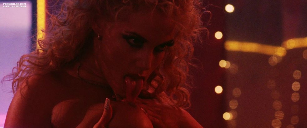 Elizabeth Berkley Showgirls