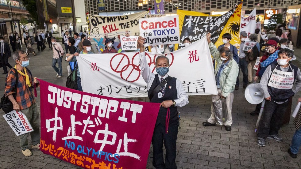 Aoi Miyama Carnivorous Beauty Visits for Sex