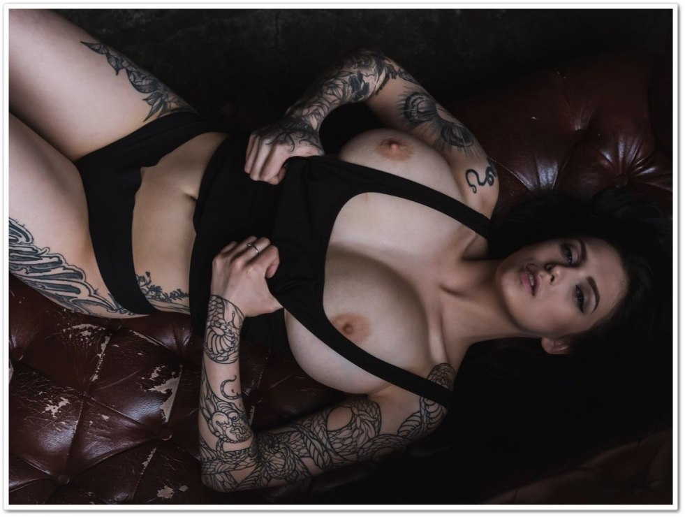 Bare girls with big tits