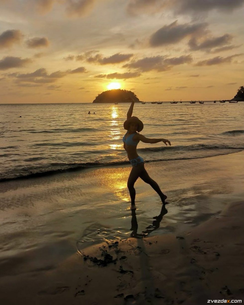 Anna Mikhailovskaya Maxim